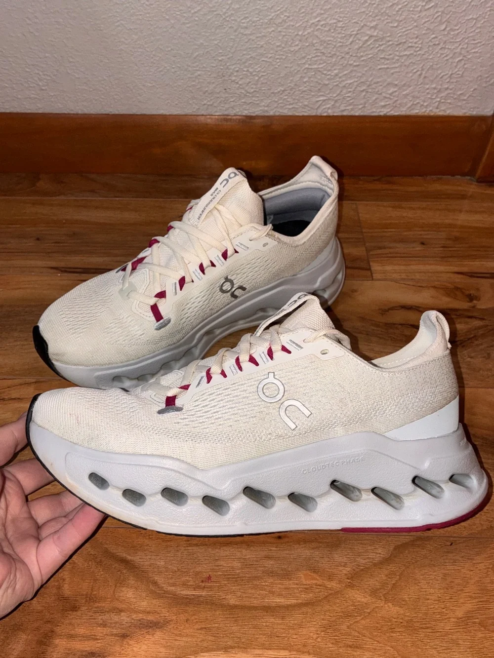 On Cloud Women’s Cloudsurfer Max Athletic Running Shoes Sneakers- size 9
